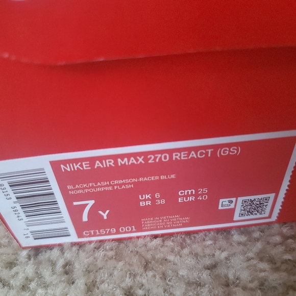 Nike Air Max 270 React (GS) - Picture 2 of 5